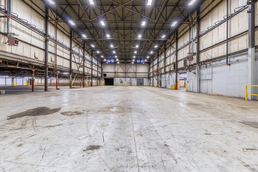 More Photos Of 535 Macon St, McDonough Distribution For Sale