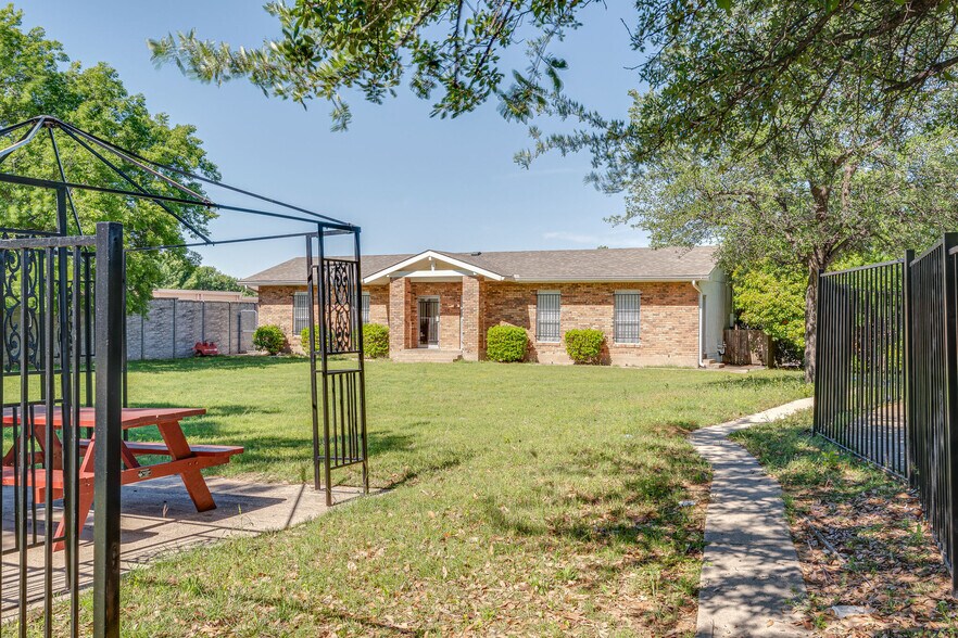 More Photos Of 716 E Main St, Allen Schools For Lease