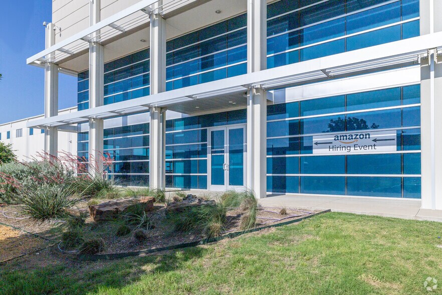 More Photos Of S Airfield Dr, Dallas Unknown For Lease