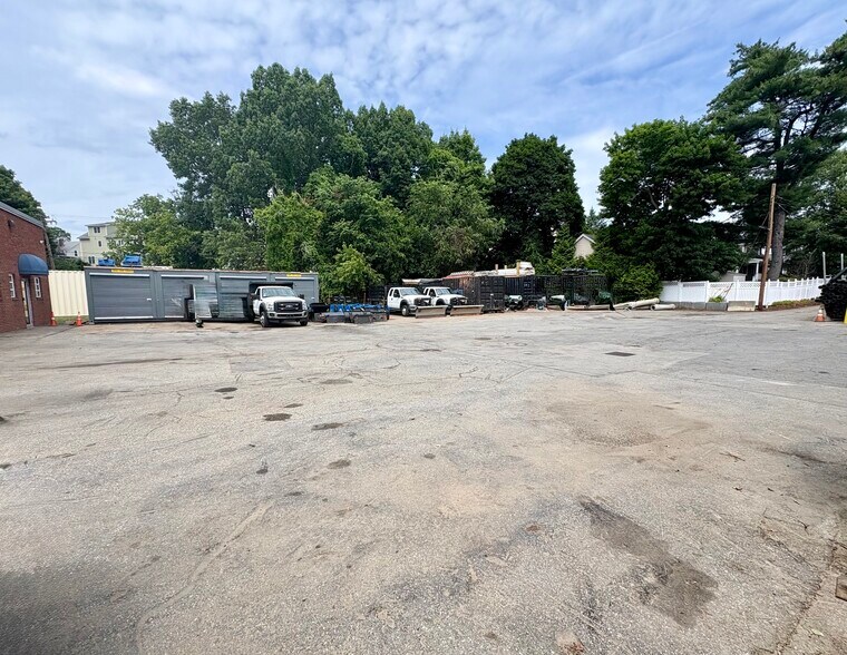 More Photos Of 160-162 Cross St, Winchester Distribution For Lease