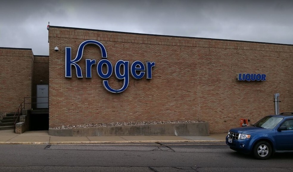 Primary Photo Of 858-864 Main St, Wintersville General Retail For Sale