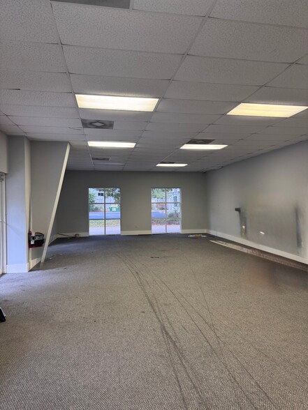 More Photos Of 9201 Brookwood Ct, Bonita Springs Showroom For Sale