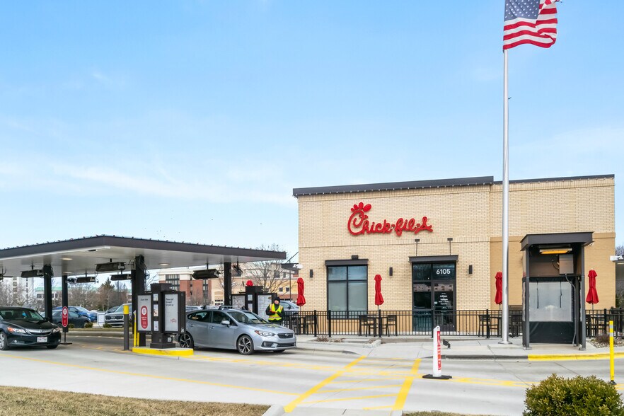 Primary Photo Of 6115 Parkcenter Cir, Dublin Fast Food For Sale