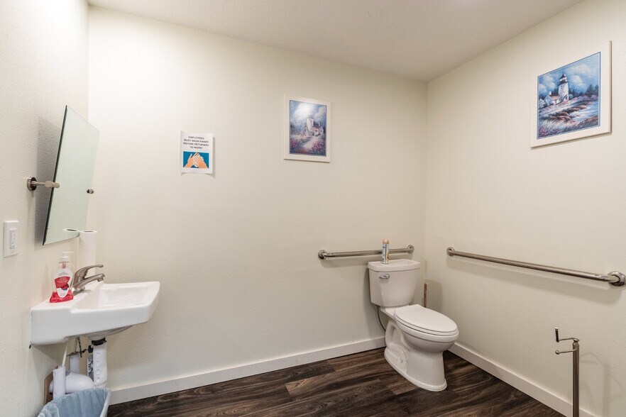 More Photos Of 112 N Chicago St, Hot Springs Light Distribution For Sale