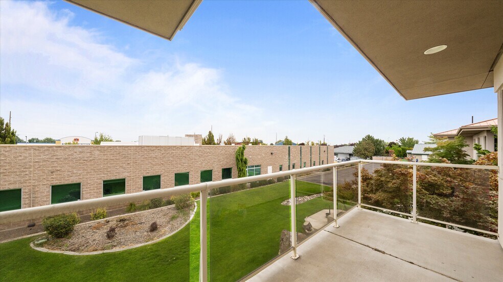 More Photos Of 8836 W Gage Blvd, Kennewick Office For Sale