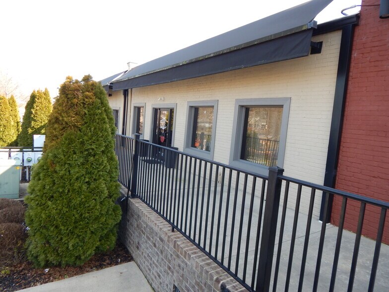 More Photos Of 101 NE Main St, Easley Storefront For Lease