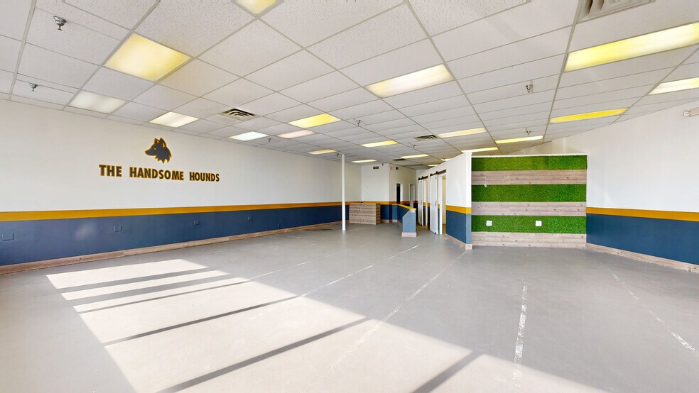 Primary Photo Of 6444 Pearl Rd, Parma Heights Unknown For Lease