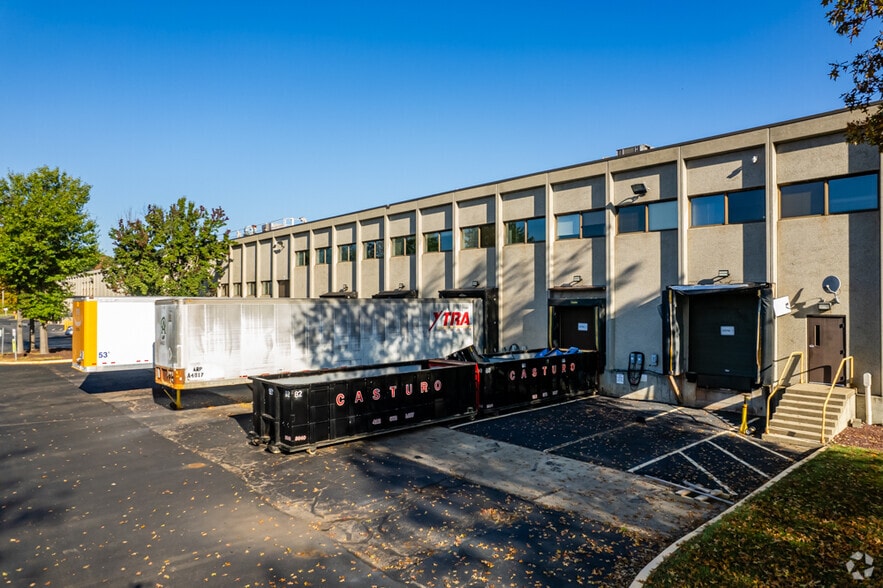 More Photos Of 112 Technology Dr, Pittsburgh Warehouse For Lease