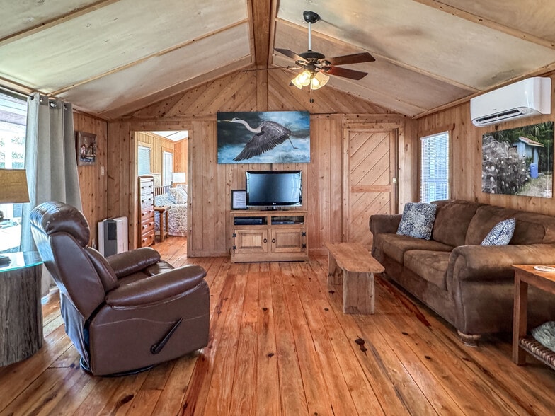 More Photos Of 309 Water St, Apalachicola Marina For Sale
