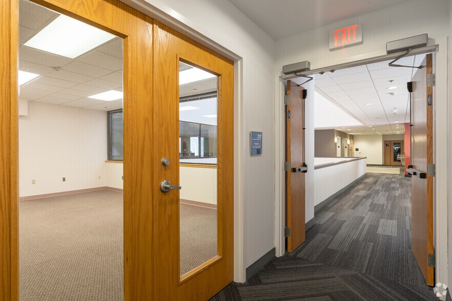 More Photos Of 101 Lindenwood Dr, Malvern Unknown For Sale