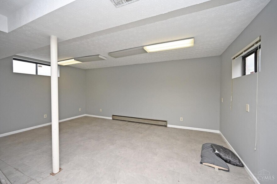 More Photos Of 910 Barry Ln, Cincinnati Medical For Lease