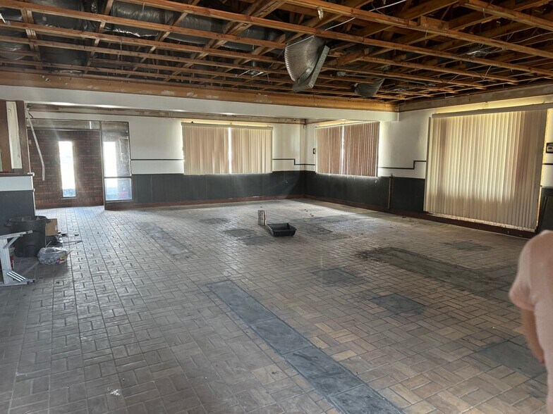More Photos Of 12857 Woodward Ave, Highland Park Fast Food For Sale