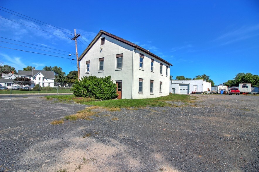 More Photos Of 142 Middle St, Geneva Warehouse For Sale