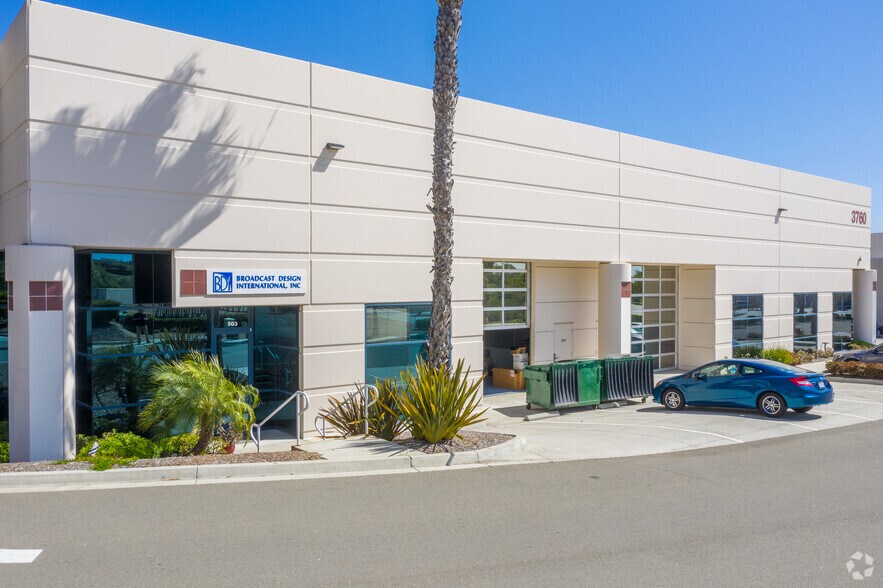 More Photos Of 3760 Oceanic Way, Oceanside Service For Lease