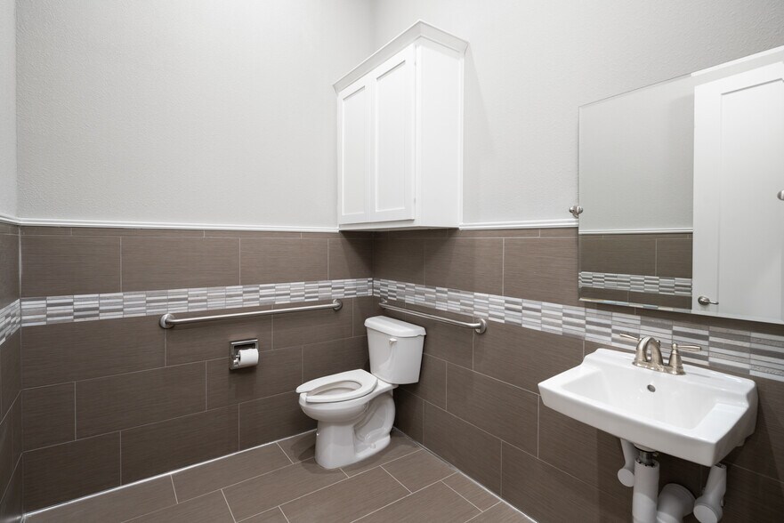 More Photos Of 1400 N Coit Rd, McKinney Unknown For Lease