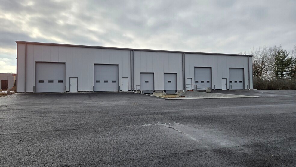 More Photos Of 31364 Industrial Pkwy, North Olmsted Warehouse For Lease