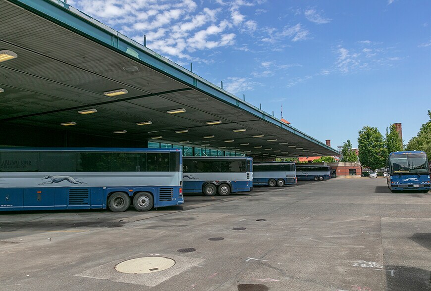 More Photos Of 550 NW 6th Ave, Portland General Retail For Sale