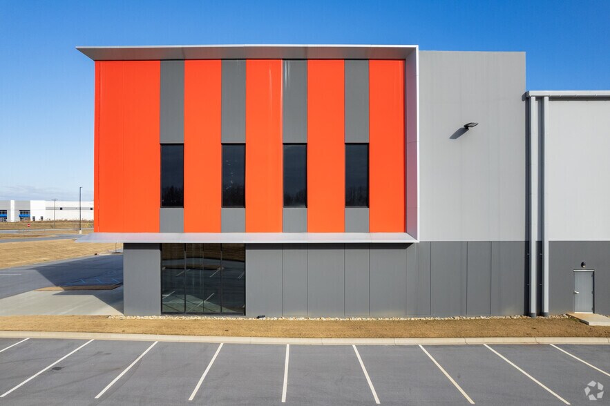 More Photos Of 1127 Woods Chapel Rd, Duncan Distribution For Lease