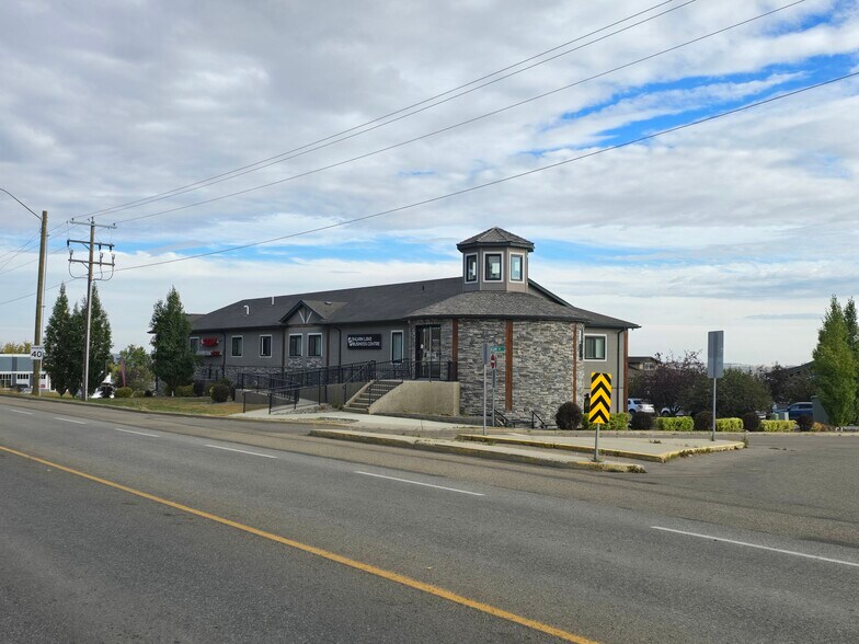 More Photos Of 110 Pelican Pl, Sylvan Lake Office For Sale