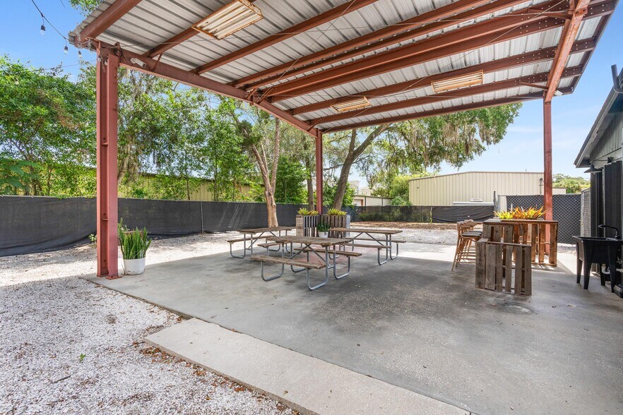 More Photos Of 209 Palmetto Ave, Longwood Restaurant For Lease