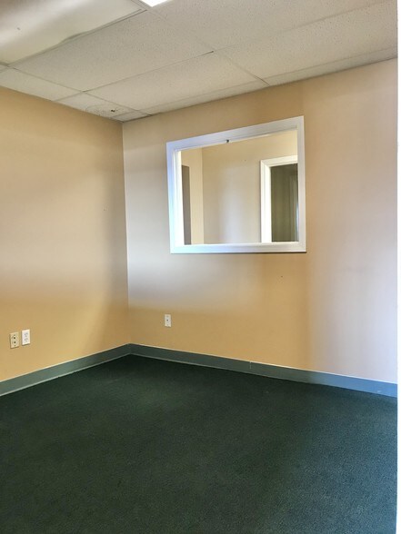 More Photos Of 3400 NW Vivion Rd, Riverside Office Residential For Lease