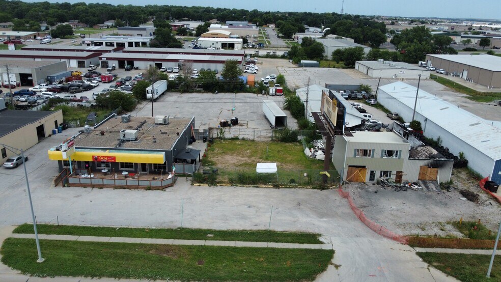 More Photos Of 2050, 2100,2112 Cornhusker Hwy, Lincoln Bar For Sale