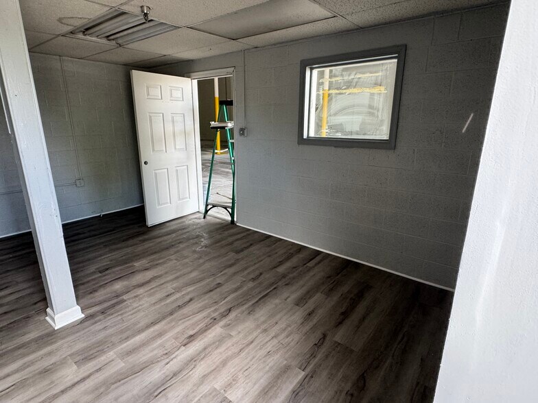 More Photos Of 12105 Acton Ln, Waldorf Warehouse For Lease