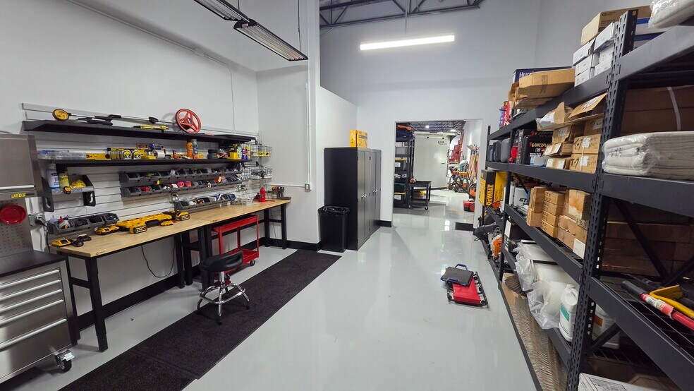 More Photos Of 1775 E University Dr, Tempe Flex For Lease