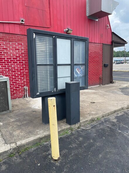 More Photos Of 4777 Mahoning Ave, Youngstown General Retail For Sale