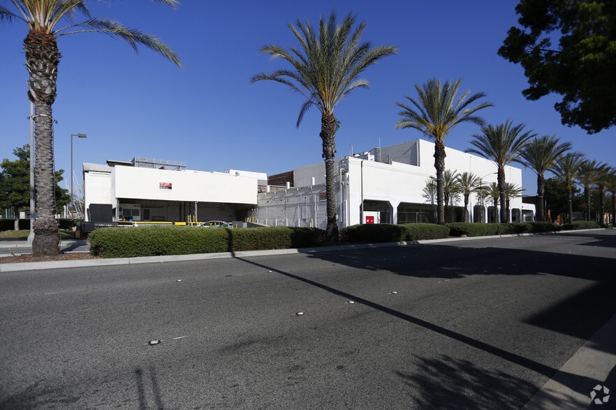 More Photos Of 1015 S Arroyo Pky, Pasadena Warehouse For Lease