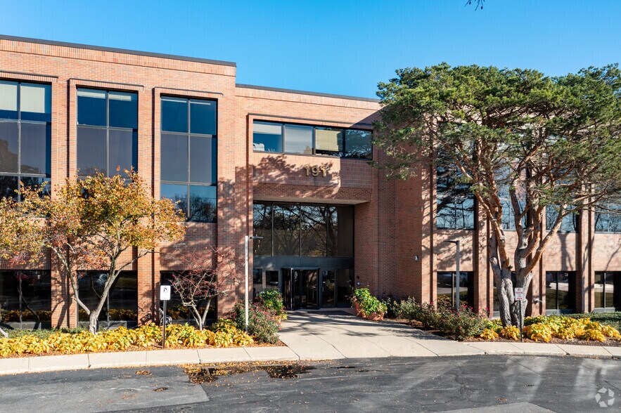 More Photos Of 191 Waukegan Rd, Northfield Medical For Lease