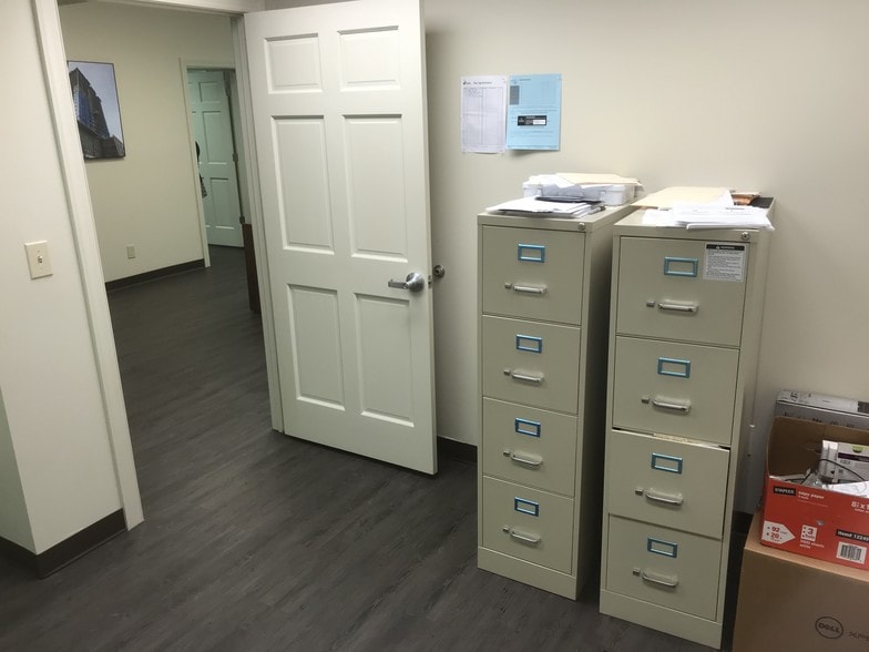 More Photos Of 876 Montreal Rd, Clarkston Warehouse For Lease