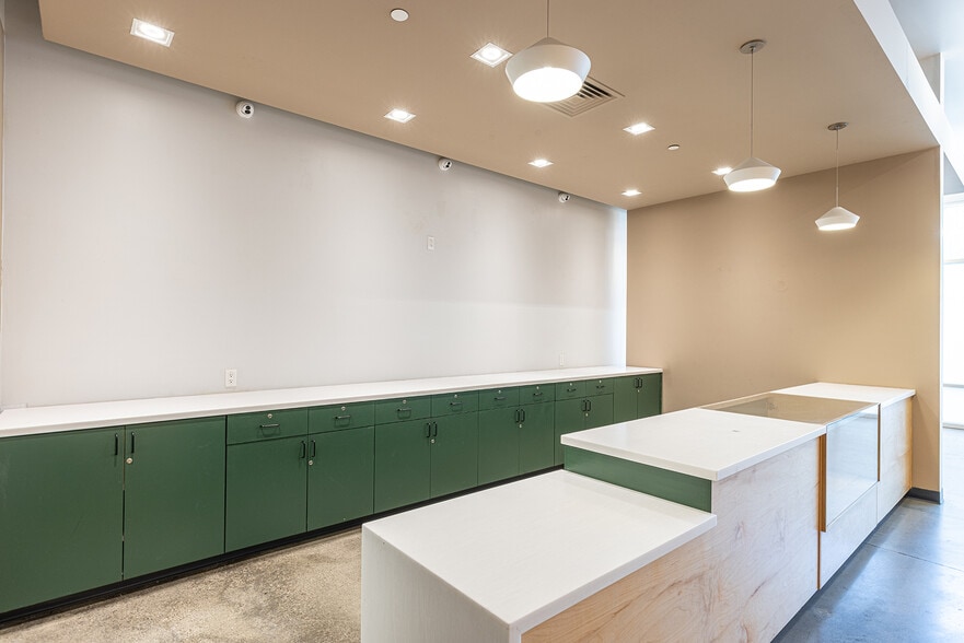 More Photos Of 4036 Montgomery Dr, Santa Rosa Warehouse For Lease