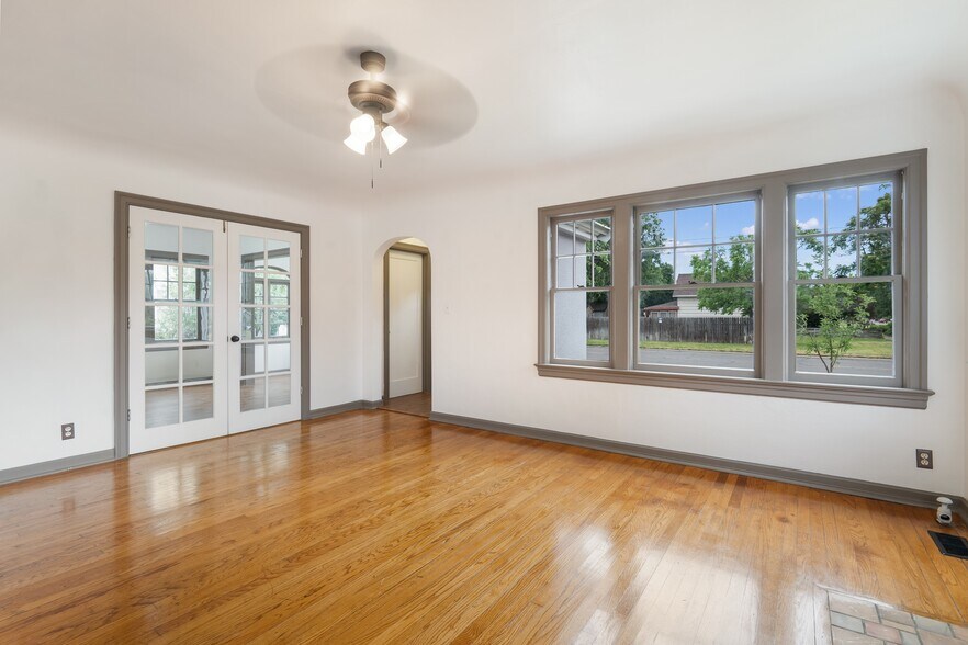 More Photos Of 191 SW 5th Ave, Ontario Specialty For Sale