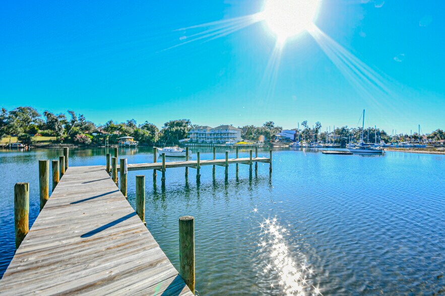 More Photos Of 220 Mckenzie Ave, Panama City Office For Sale