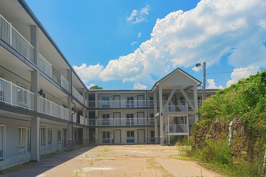 More Photos Of 1113 9th Ave SW, Bessemer Apartments For Sale