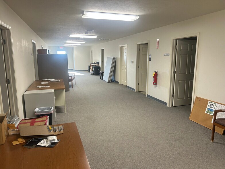 More Photos Of 257 E Randolph St, Nappanee Light Manufacturing For Sale