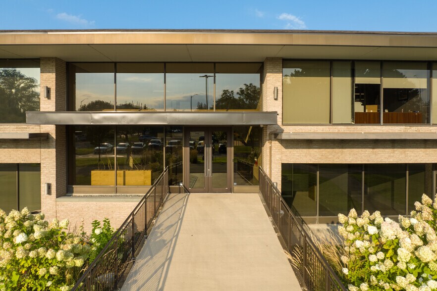 More Photos Of 180 Renfrew Dr, Markham Office For Lease