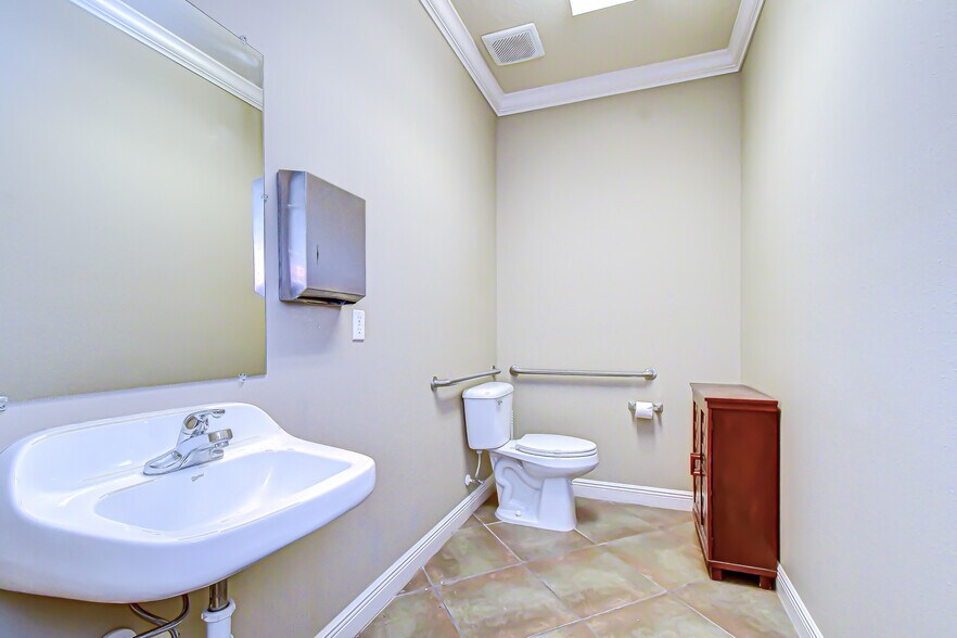 More Photos Of 6928 Linebaugh Ave, Tampa Office For Sale