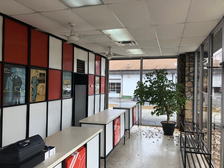 More Photos Of 2310 Lawrenceville Hwy, Decatur Freestanding For Lease