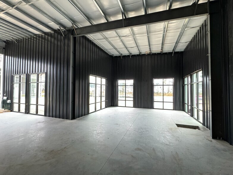 More Photos Of 50 Gladys Dr, Greenville Showroom For Sale