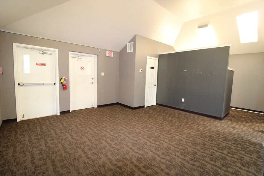 More Photos Of 538 Street Rd, Southampton Office For Lease