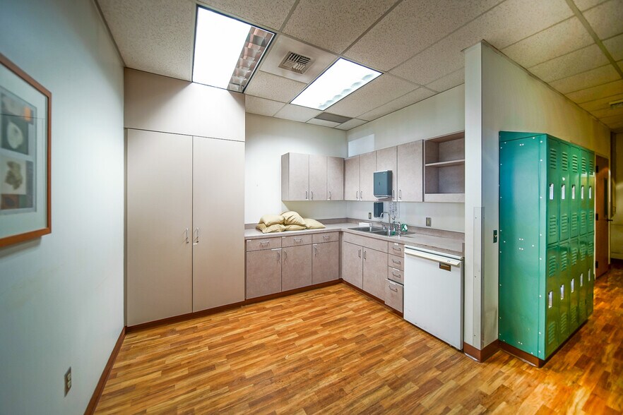 More Photos Of 1930 Port of Tacoma Rd, Tacoma Medical For Sale