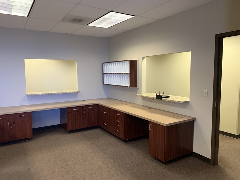 More Photos Of 444 Executive Center Blvd, El Paso Office For Lease
