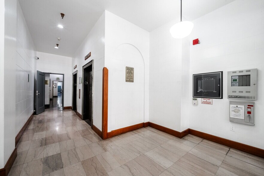 More Photos Of 814-818 S Broadway, Los Angeles Loft Creative Space For Lease