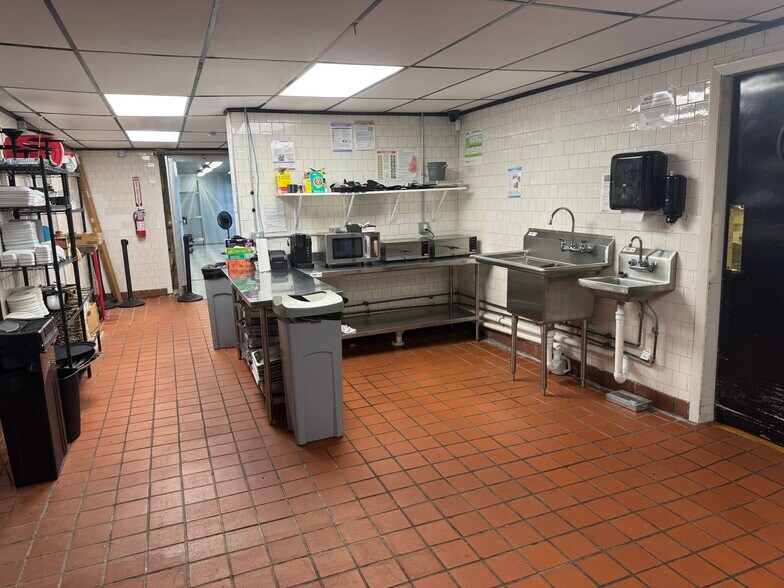More Photos Of 32400 Geneva Rd, Salem General Retail For Sale