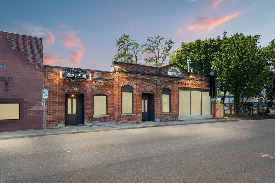 Primary Photo Of 509 SW G St, Grants Pass Restaurant For Sale
