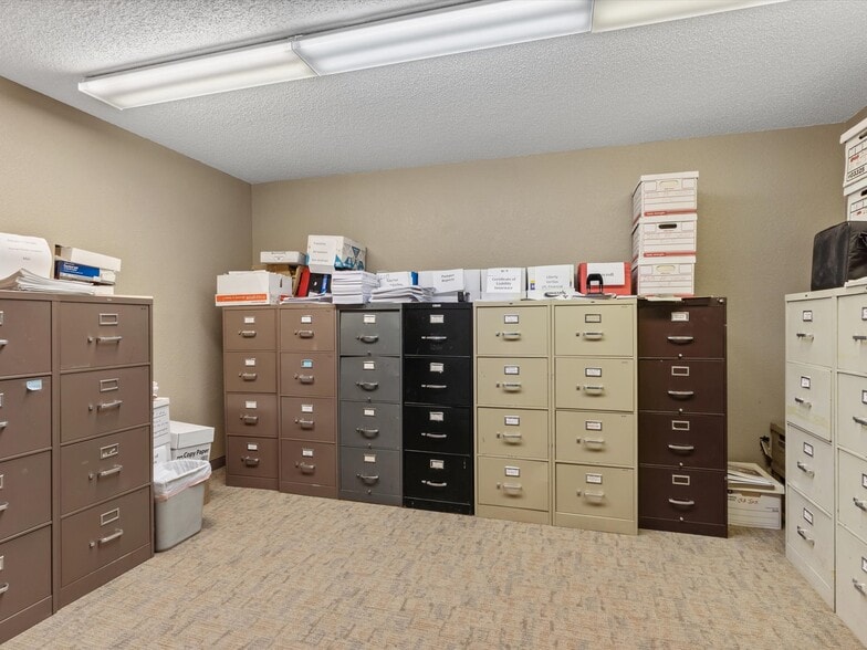 More Photos Of 102 S Main St, Cleburne Office For Sale