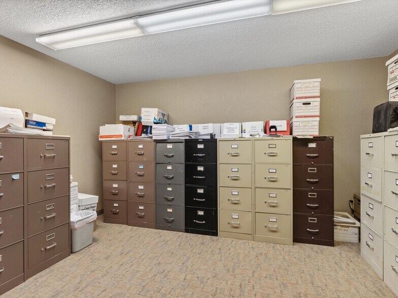 More Photos Of 104 S Main St, Cleburne Office For Sale