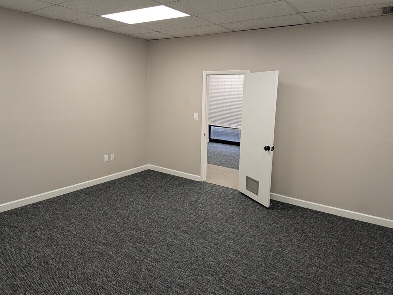 More Photos Of 401 W Colonial Dr, Orlando Office For Lease